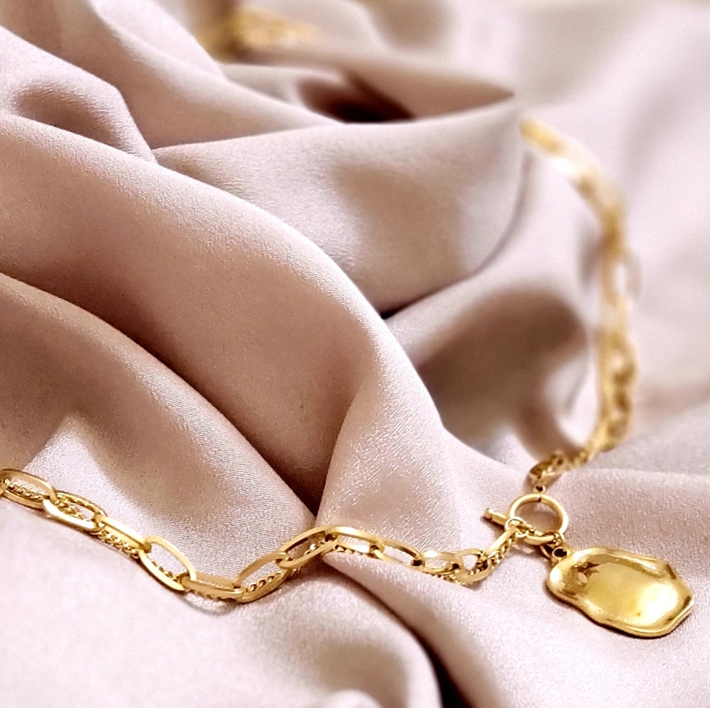 Luxurious buckle geometric pendant nacklace